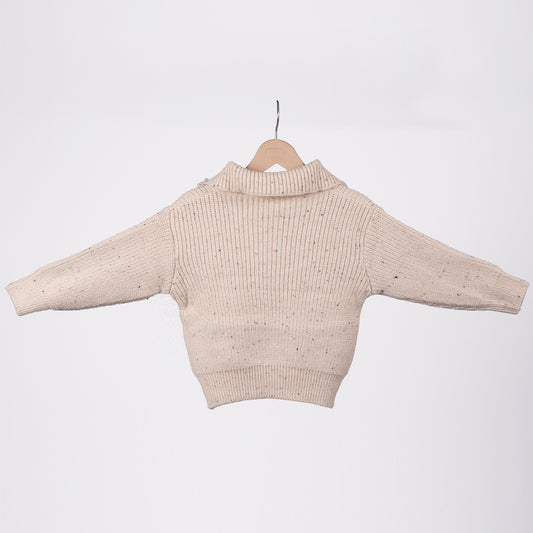 Cream zip-up knit sweater with bear brooche