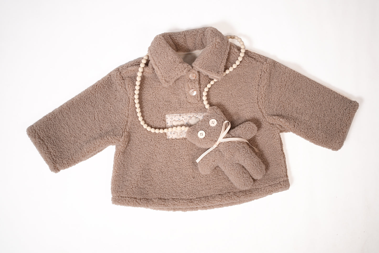 Taupe fleece pullover with Teddy accessory